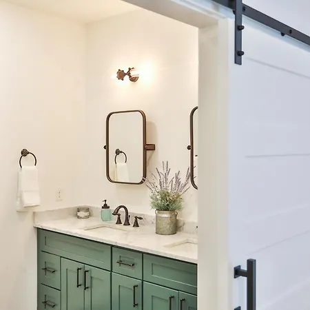 Hill Country Haven A Modern Rustic - 2 Bedroom 2 Bathroom Townhouse Off Main Street Fredericksburg Exterior photo