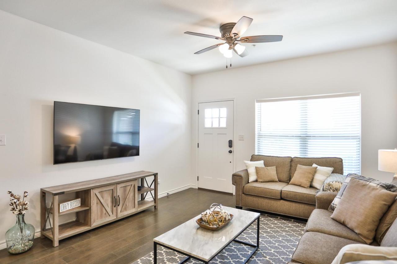 Hill Country Haven A Modern Rustic - 2 Bedroom 2 Bathroom Townhouse Off Main Street *