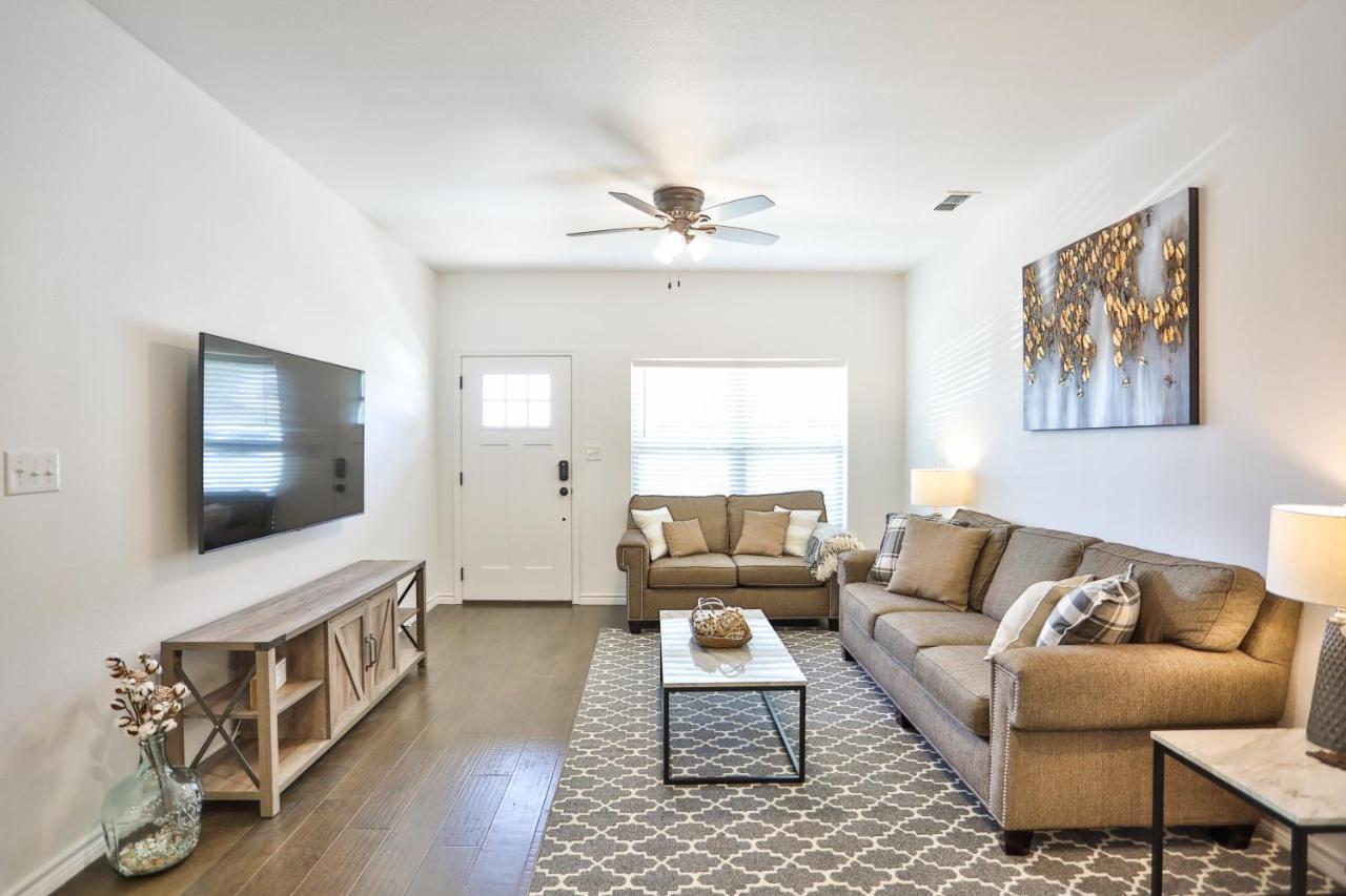Hill Country Haven A Modern Rustic - 2 Bedroom 2 Bathroom Townhouse Off Main Street * Fredericksburg