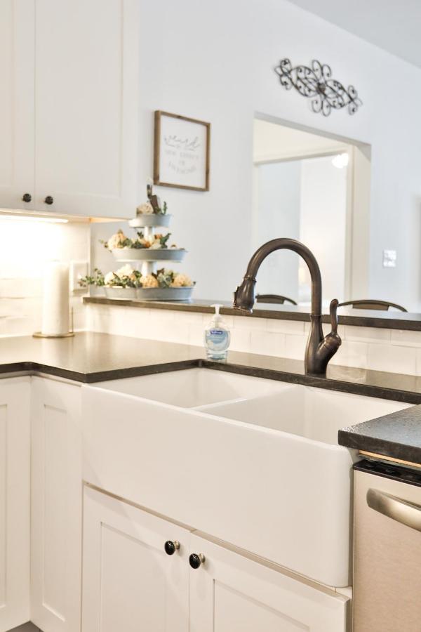 Hill Country Haven A Modern Rustic - 2 Bedroom 2 Bathroom Townhouse Off Main Street Fredericksburg