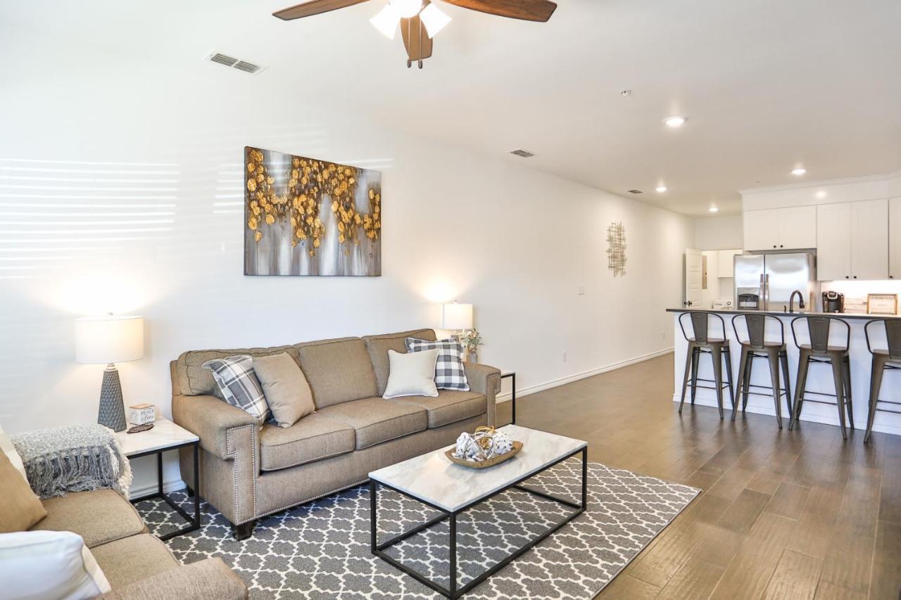 Holiday home Hill Country Haven A Modern Rustic - 2 Bedroom 2 Bathroom Townhouse Off Main Street