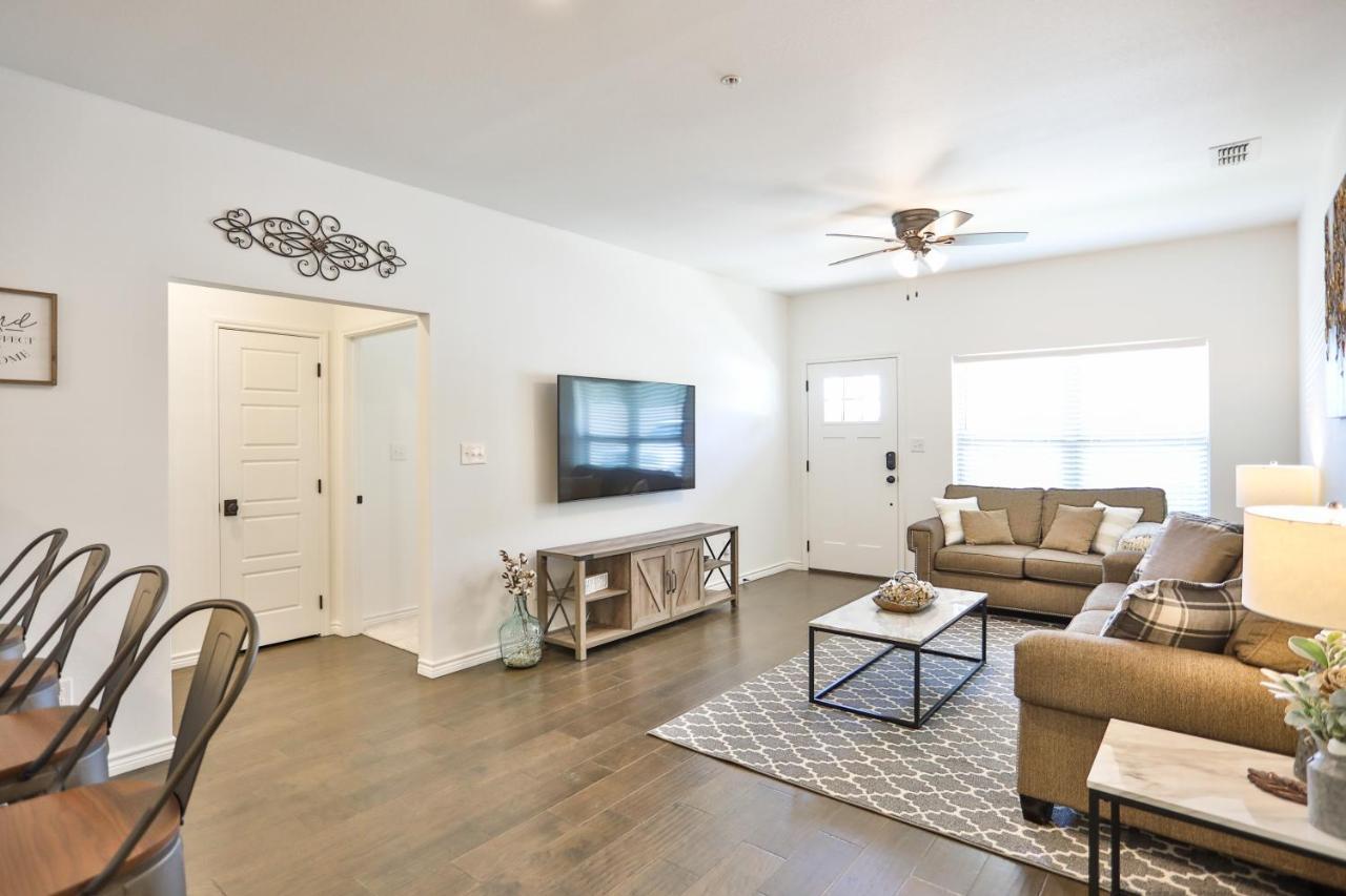 Holiday home Hill Country Haven A Modern Rustic - 2 Bedroom 2 Bathroom Townhouse Off Main Street