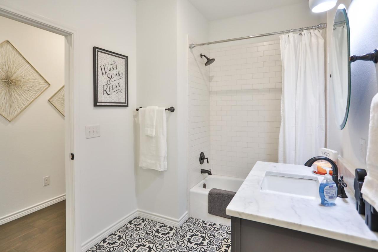 Holiday home Hill Country Haven A Modern Rustic - 2 Bedroom 2 Bathroom Townhouse Off Main Street Fredericksburg