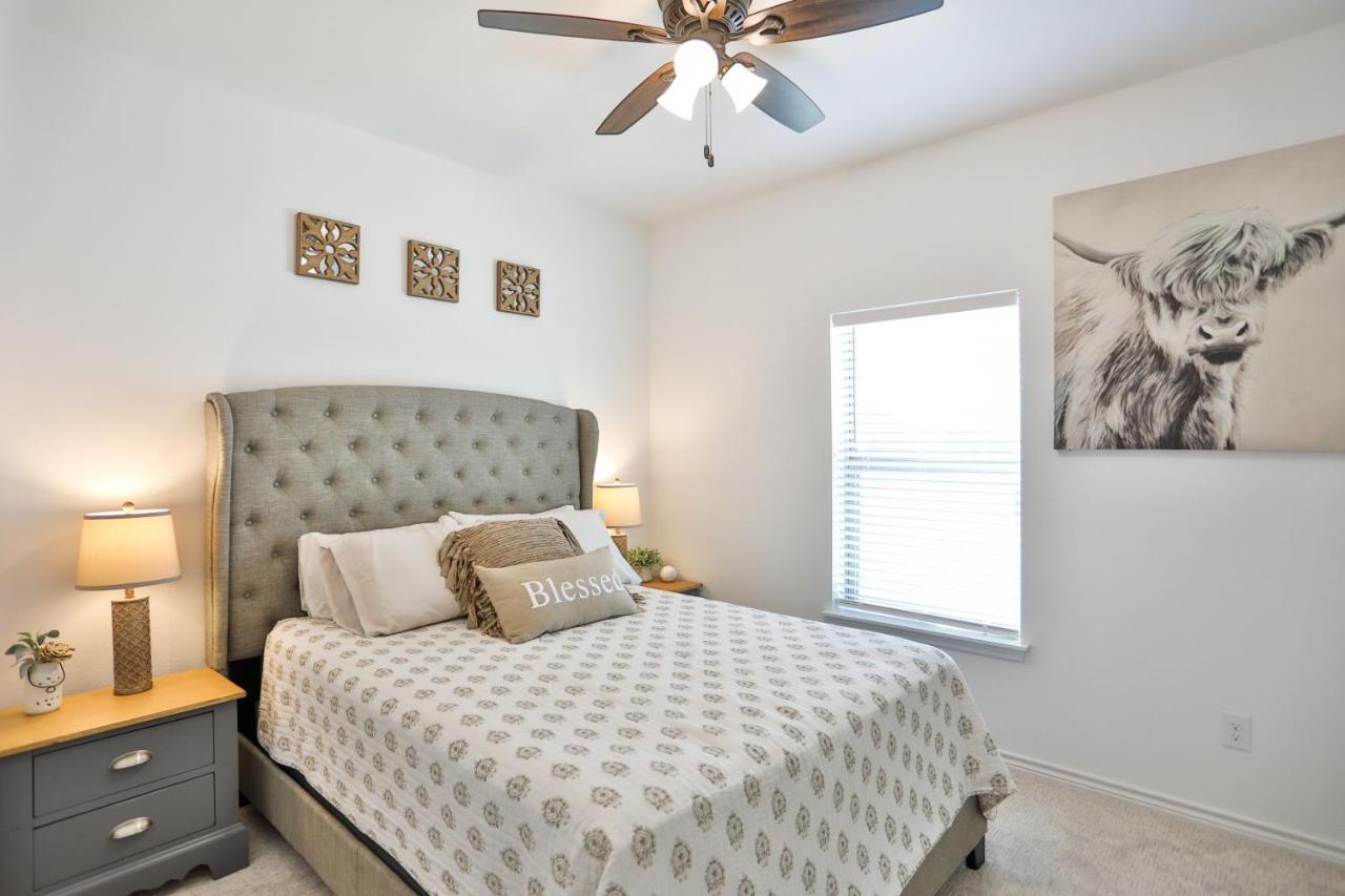 Holiday home Hill Country Haven A Modern Rustic - 2 Bedroom 2 Bathroom Townhouse Off Main Street *