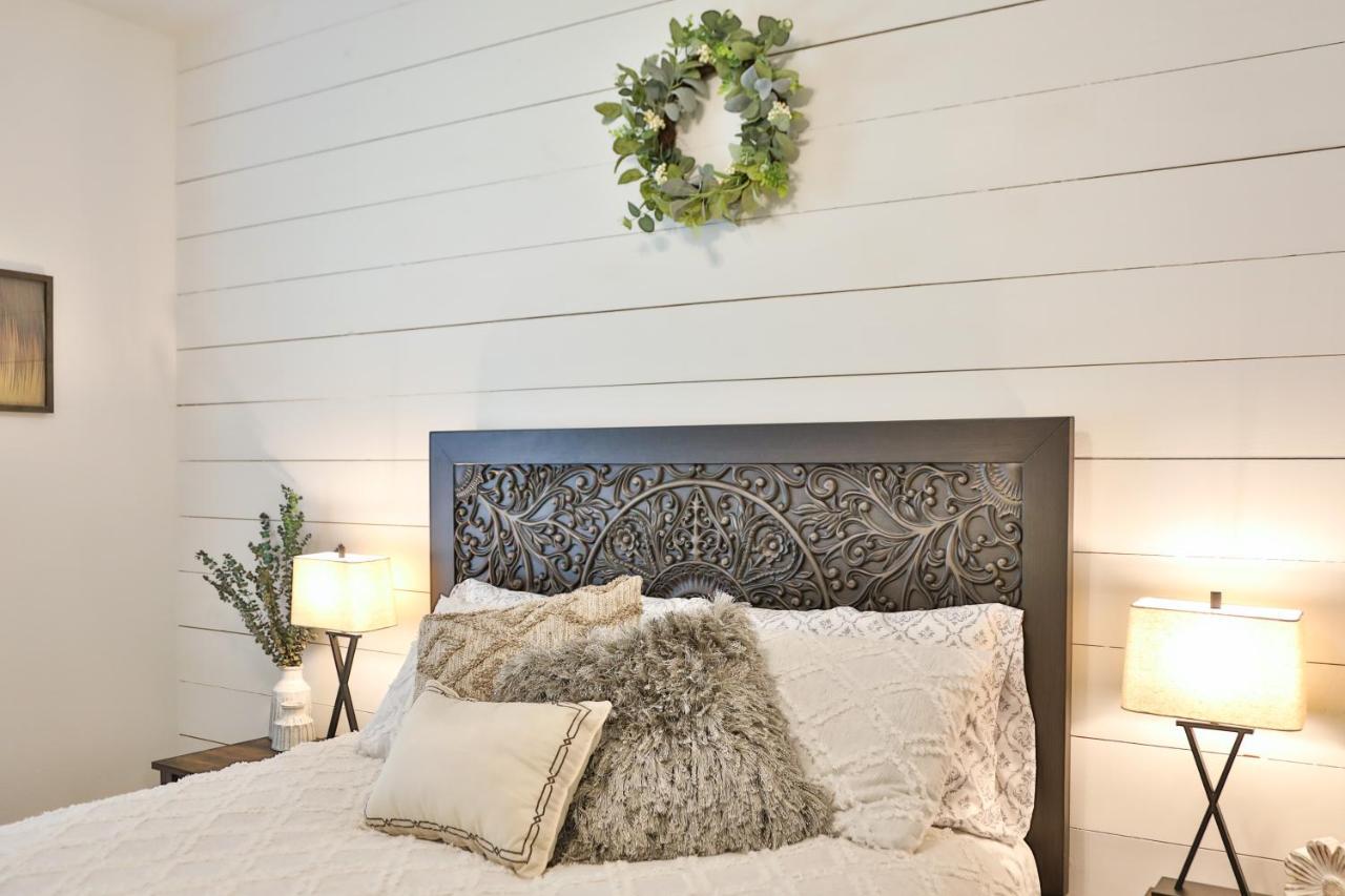 Holiday home Hill Country Haven A Modern Rustic - 2 Bedroom 2 Bathroom Townhouse Off Main Street