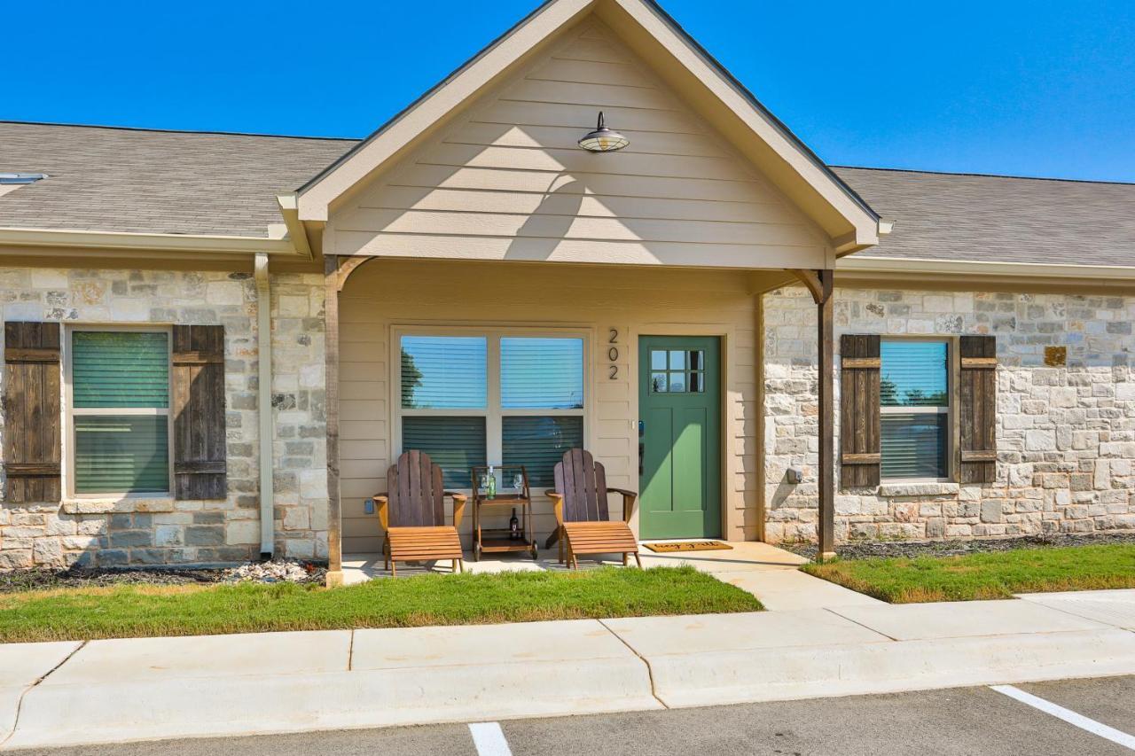 Holiday home Hill Country Haven A Modern Rustic - 2 Bedroom 2 Bathroom Townhouse Off Main Street *