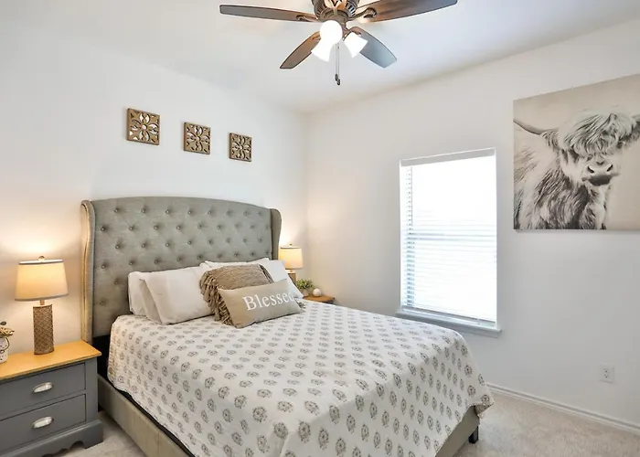 Hill Country Haven A Modern Rustic - 2 Bedroom 2 Bathroom Townhouse Off Main Street