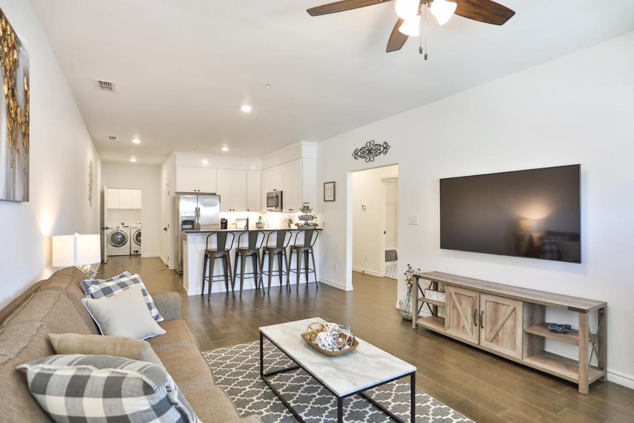 Hill Country Haven A Modern Rustic - 2 Bedroom 2 Bathroom Townhouse Off Main Street