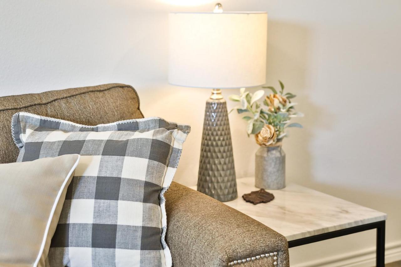Hill Country Haven A Modern Rustic - 2 Bedroom 2 Bathroom Townhouse Off Main Street * Fredericksburg