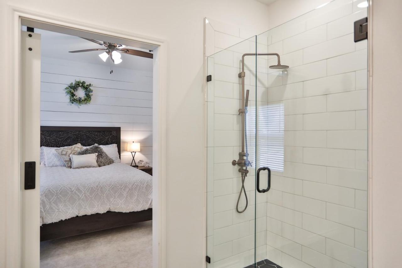 Hill Country Haven A Modern Rustic - 2 Bedroom 2 Bathroom Townhouse Off Main Street Сasa de vacaciones