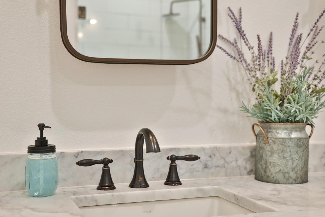 Hill Country Haven A Modern Rustic - 2 Bedroom 2 Bathroom Townhouse Off Main Street