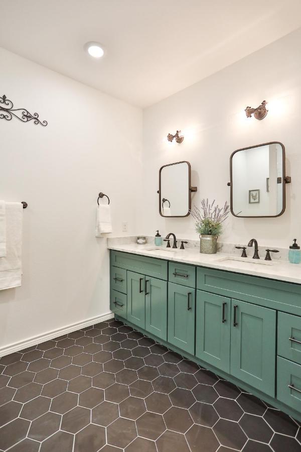 Hill Country Haven A Modern Rustic - 2 Bedroom 2 Bathroom Townhouse Off Main Street *