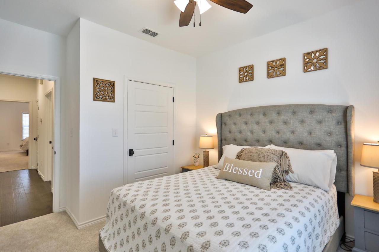 Сasa de vacaciones Hill Country Haven A Modern Rustic - 2 Bedroom 2 Bathroom Townhouse Off Main Street Fredericksburg