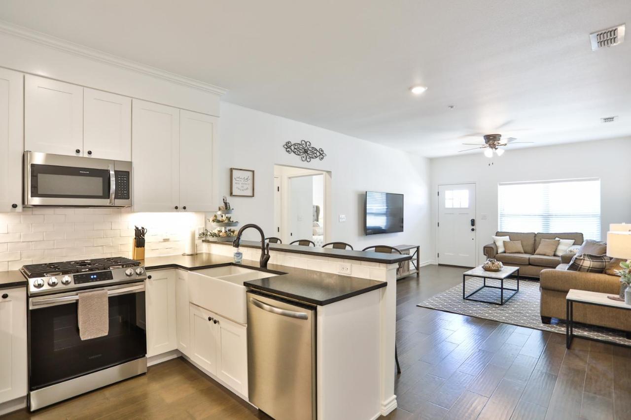 Hill Country Haven A Modern Rustic - 2 Bedroom 2 Bathroom Townhouse Off Main Street